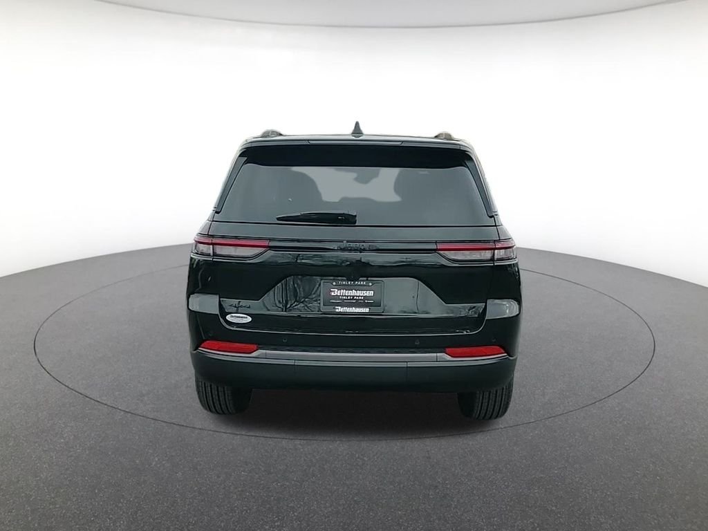 New 2026 Diamond Black Crystal Pearlcoat Jeep Altitude image 6