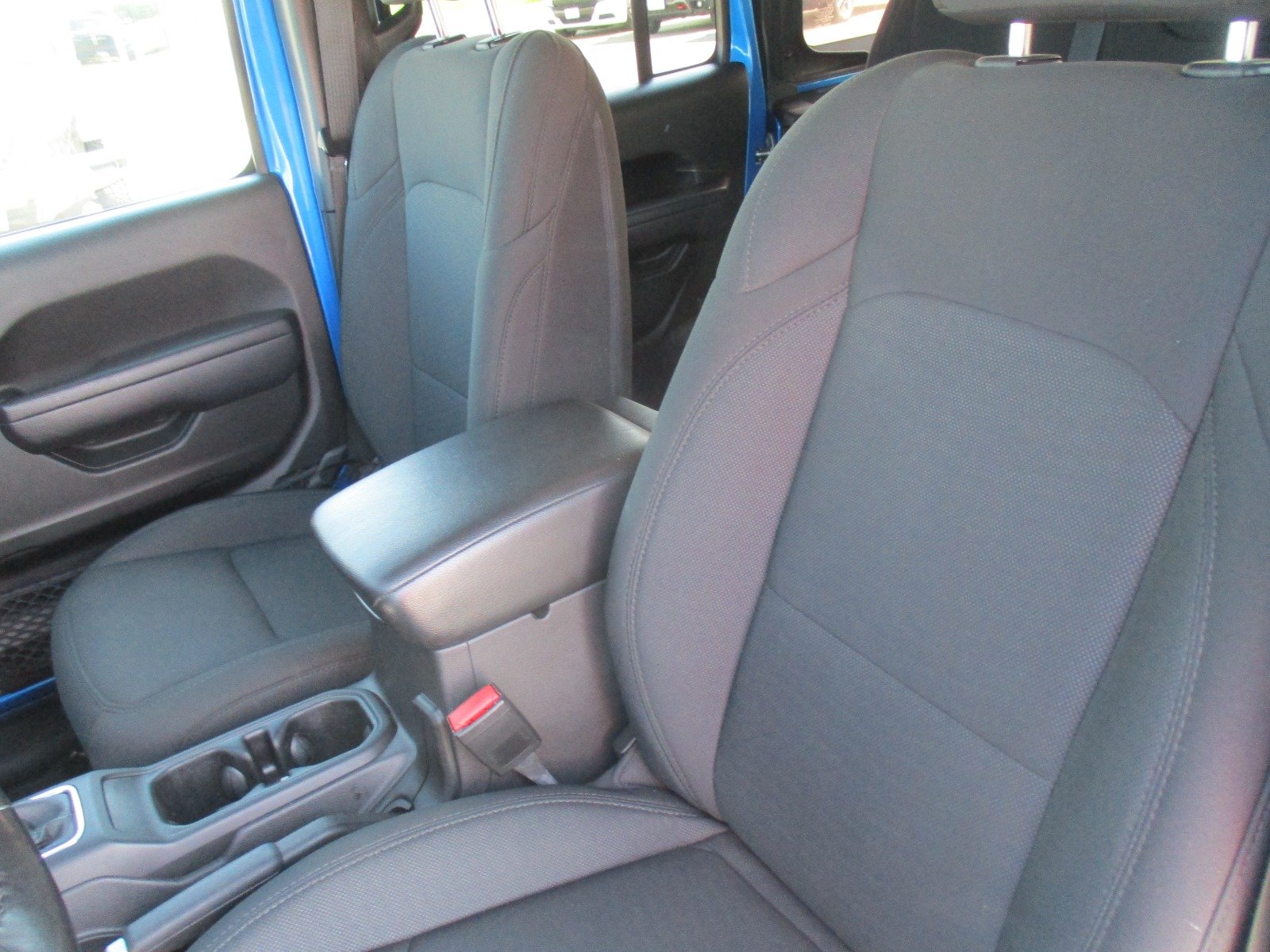 Used 2022 HYDRO BLUE Jeep Sport image 12