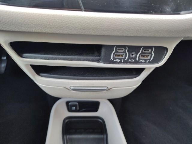 Used 2023 White Chrysler Touring L image 21