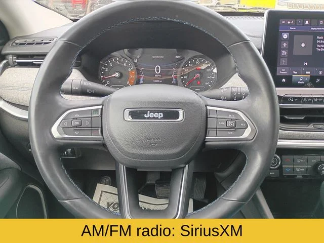 Used 2022 Silver Jeep Latitude image 13