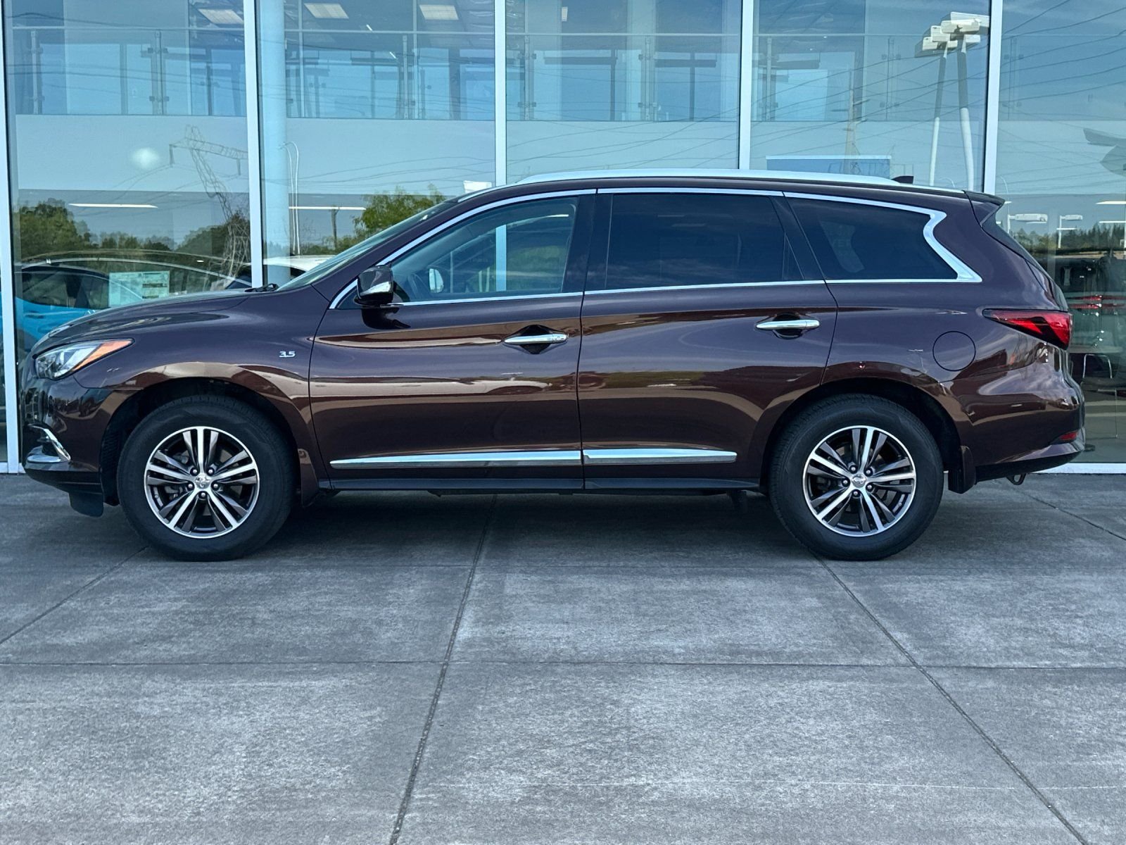 Used 2019 Mocha Almond INFINITI LUXE image 6