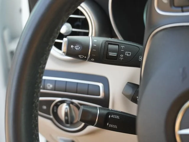Used 2019 White Mercedes-Benz GLC 300 image 30