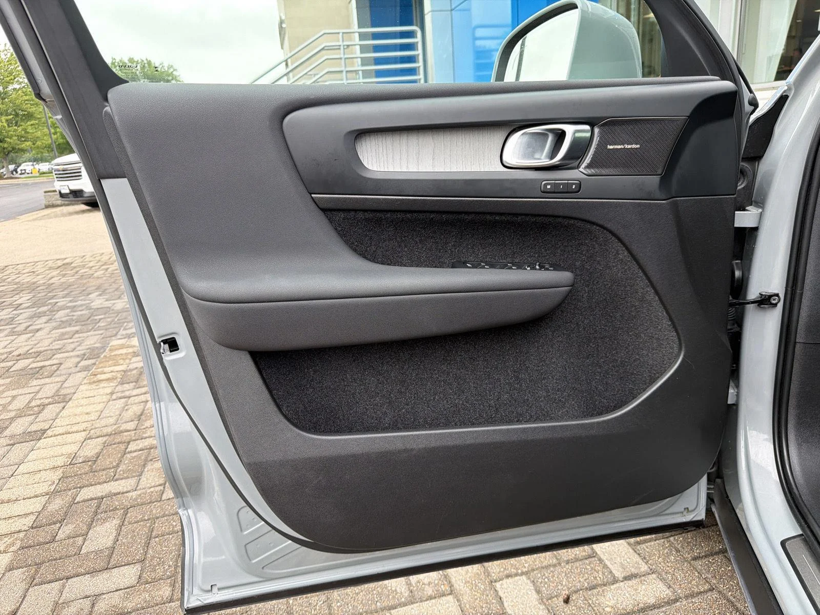 Used 2024 Vapor Grey Metallic Volvo Ultimate Bright Theme image 12