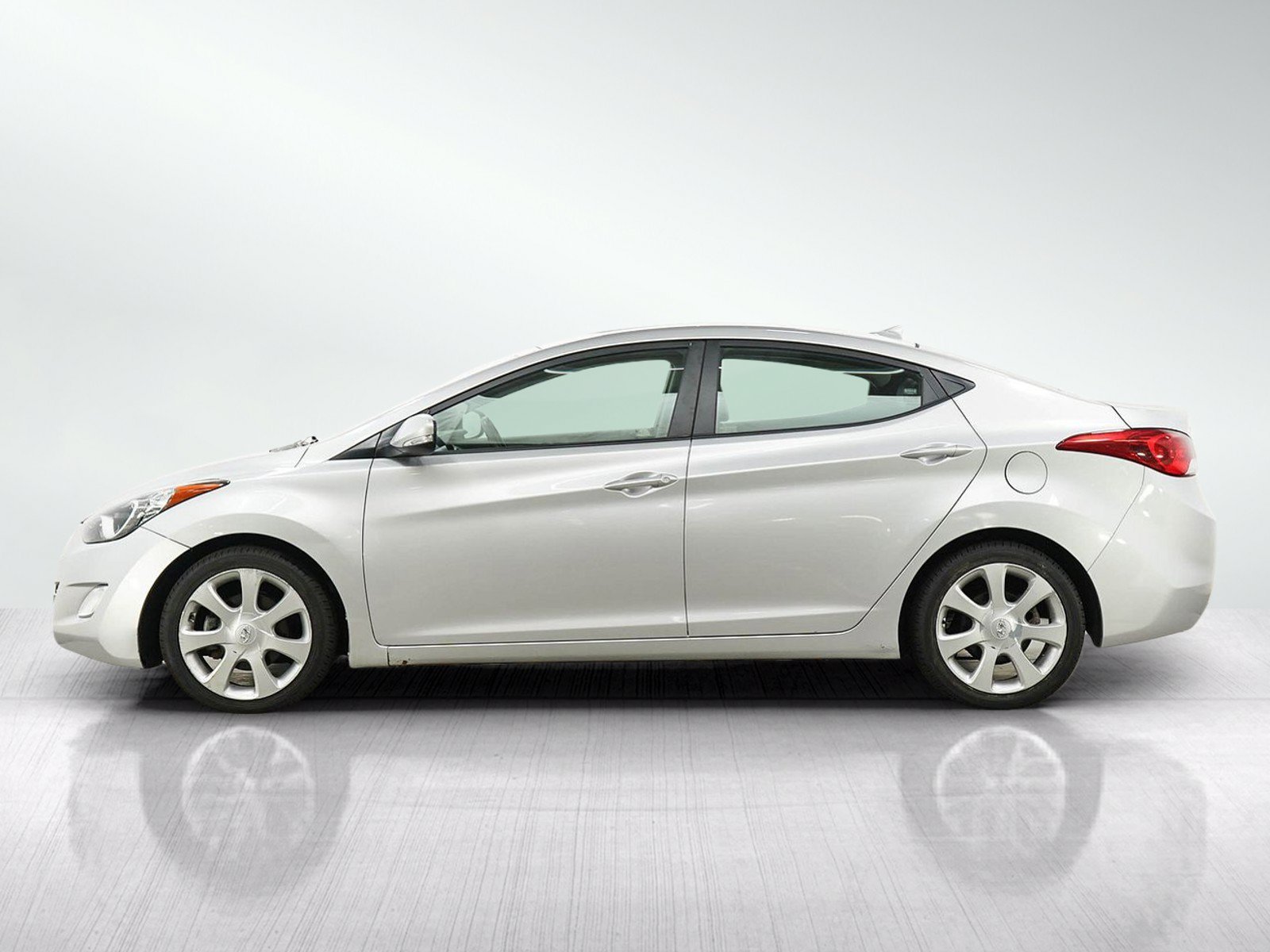 Used 2013 Hyundai Elantra Limited with VIN KMHDH4AE7DU597640 for sale in South Saint Paul, Minnesota