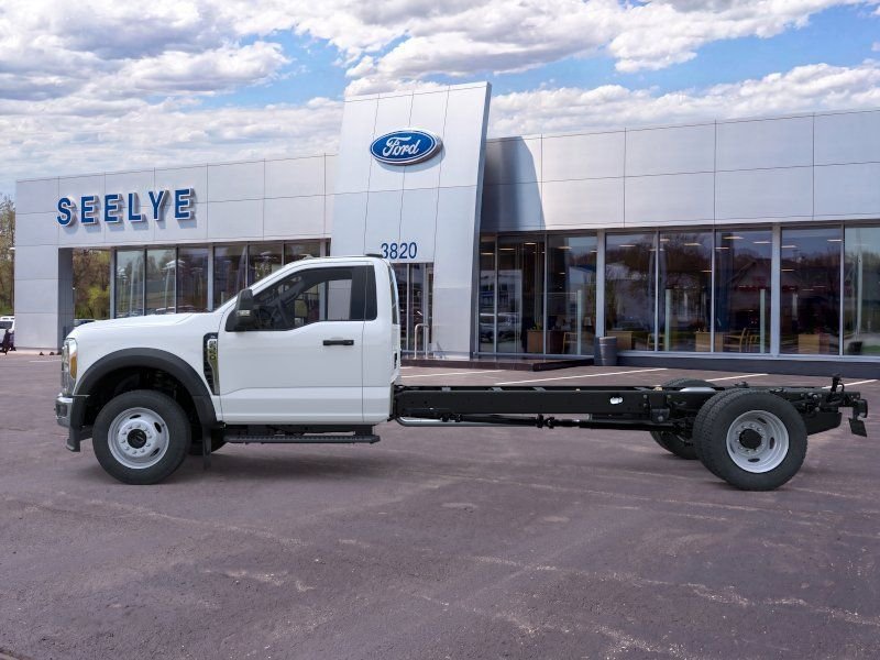 New 2026 Oxford White Ford F-550® XL image 33