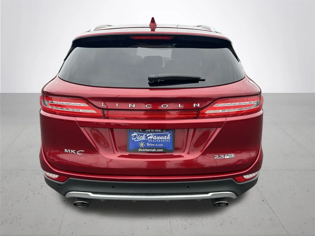 Used 2015 Red Lincoln Base image 8