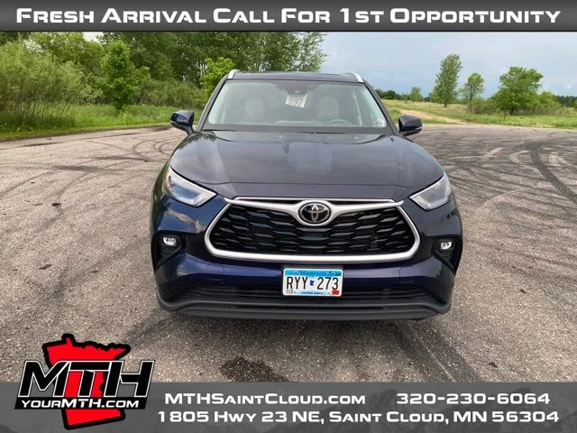 Used 2022 Blue Toyota XLE image 3