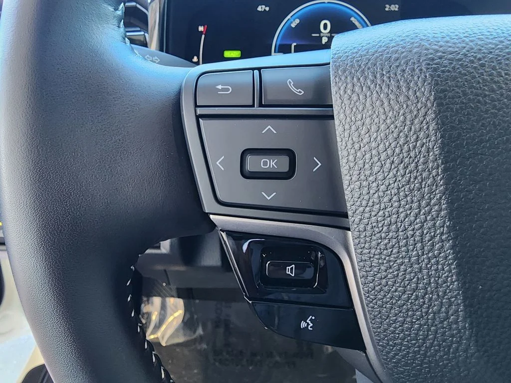 2025 Toyota Camry SE - Photo 19