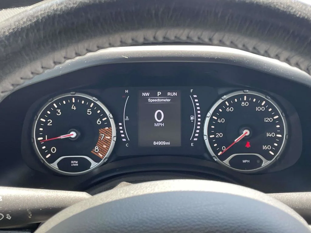Used 2020 Blue Jeep Latitude image 28