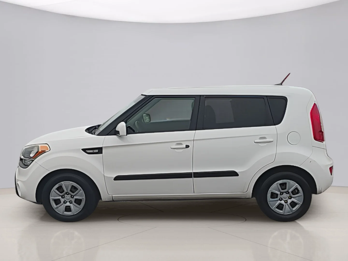 Used 2013 White Kia ! WAGON image 2