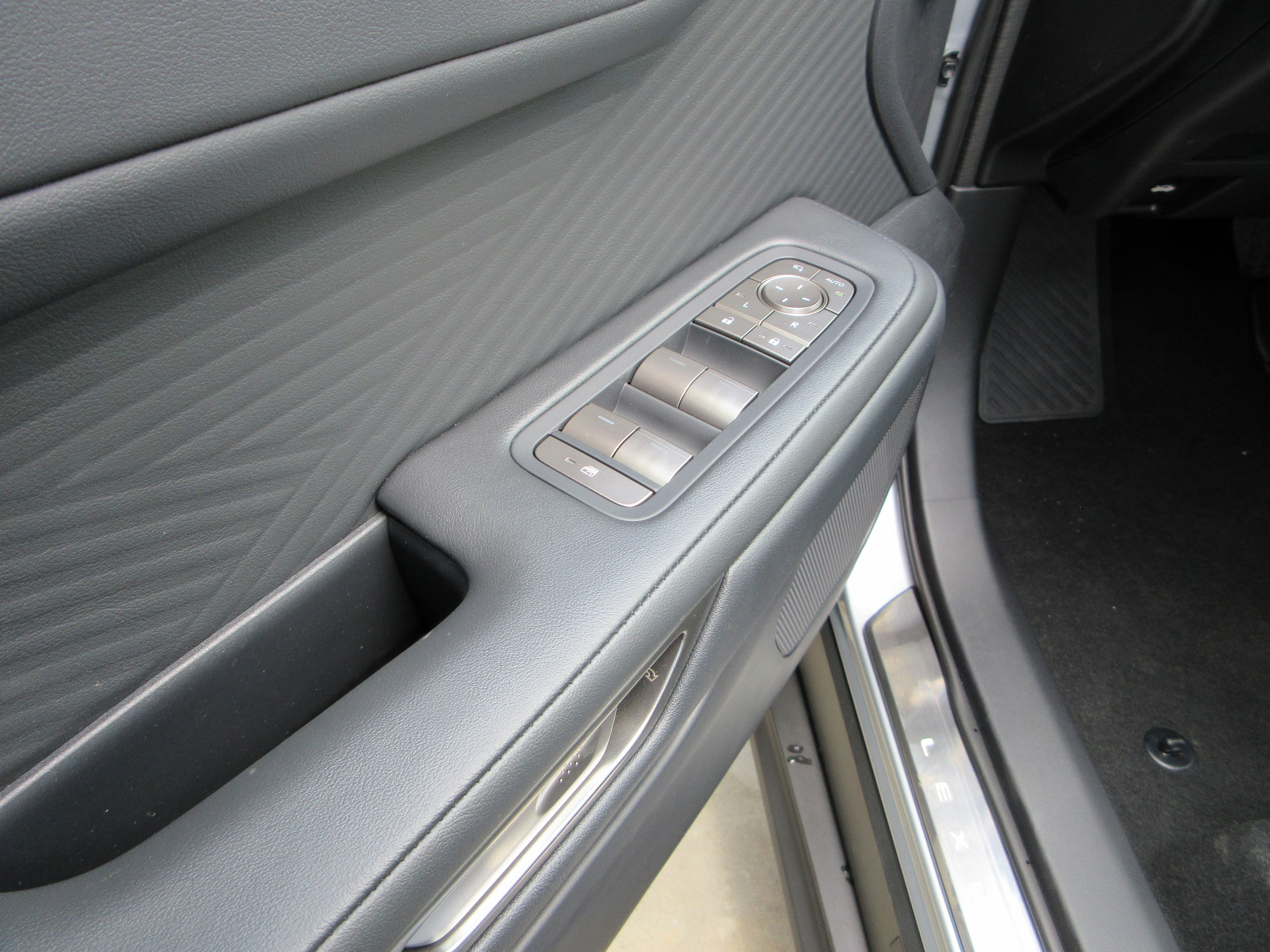 New 2026 Iridium Lexus PREMIUM AWD image 26