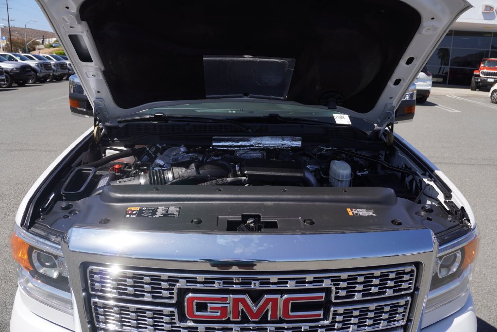 Used 2018 White GMC Denali image 16
