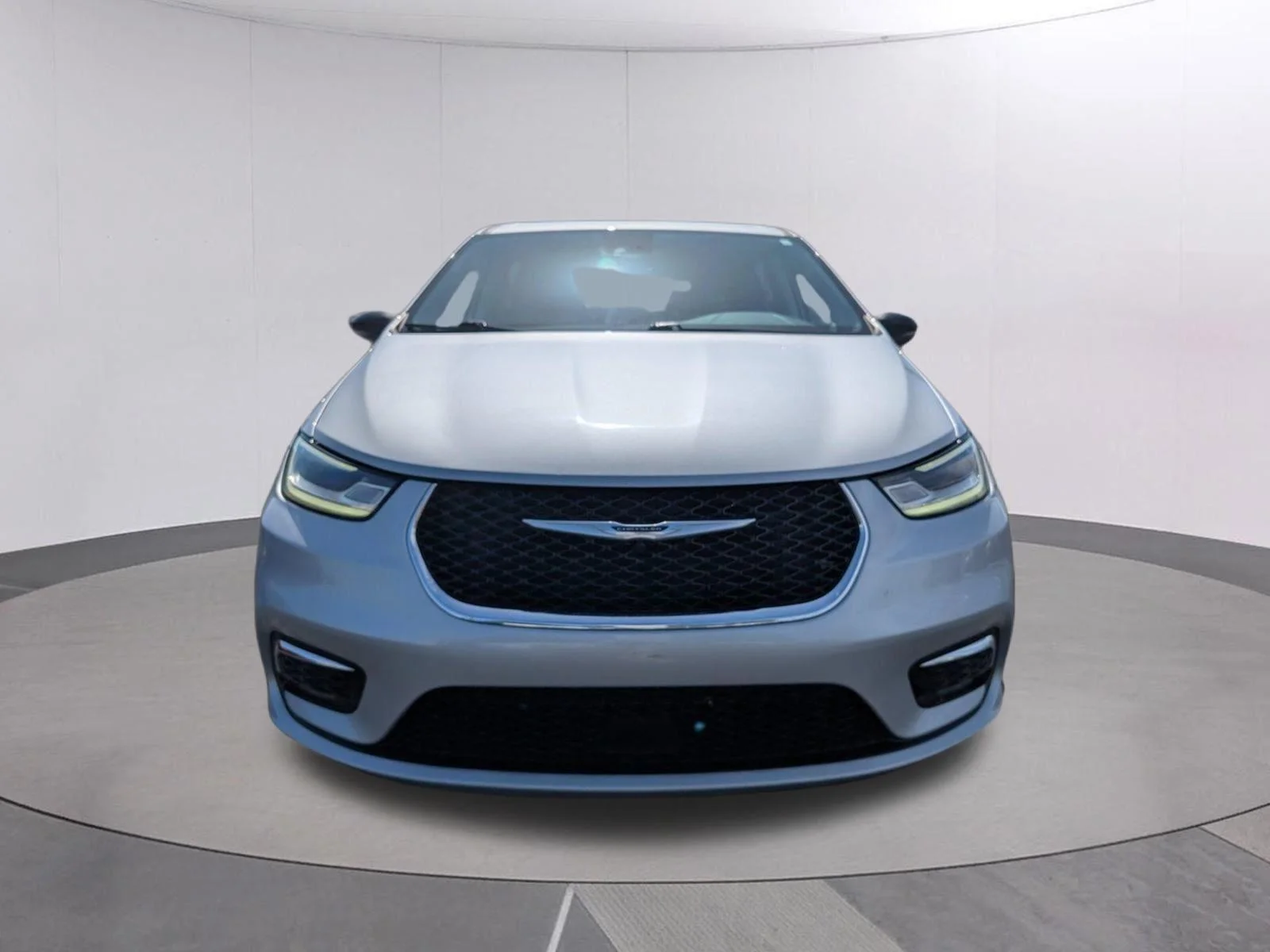 Used 2024 Silver Mist Clearcoat Chrysler Touring L image 8