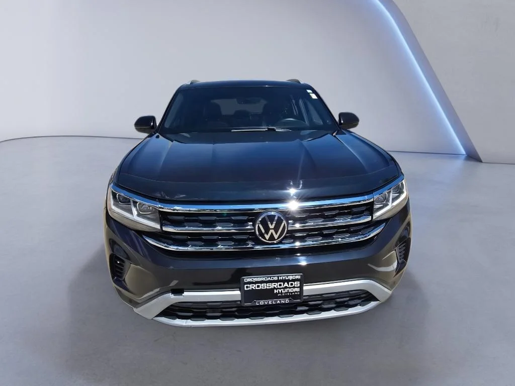 Used 2021 Deep Black Pearl Volkswagen 3.6L V6 SE w/Technology image 9