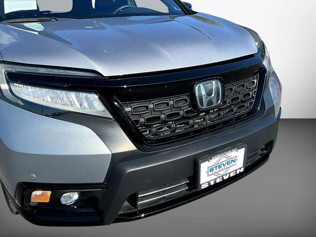 Certified Used 2019 Lunar Silver Metallic Honda Elite image 35