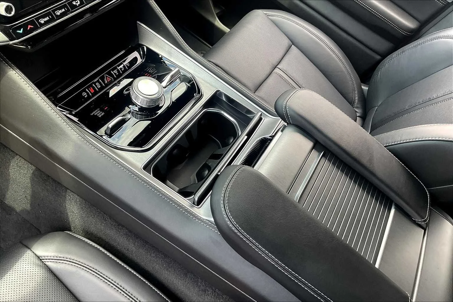2025 Jeep Wagoneer L Series II - Photo 7