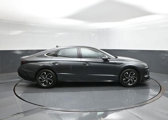 Used 2024 Gray Hyundai SEL image 11