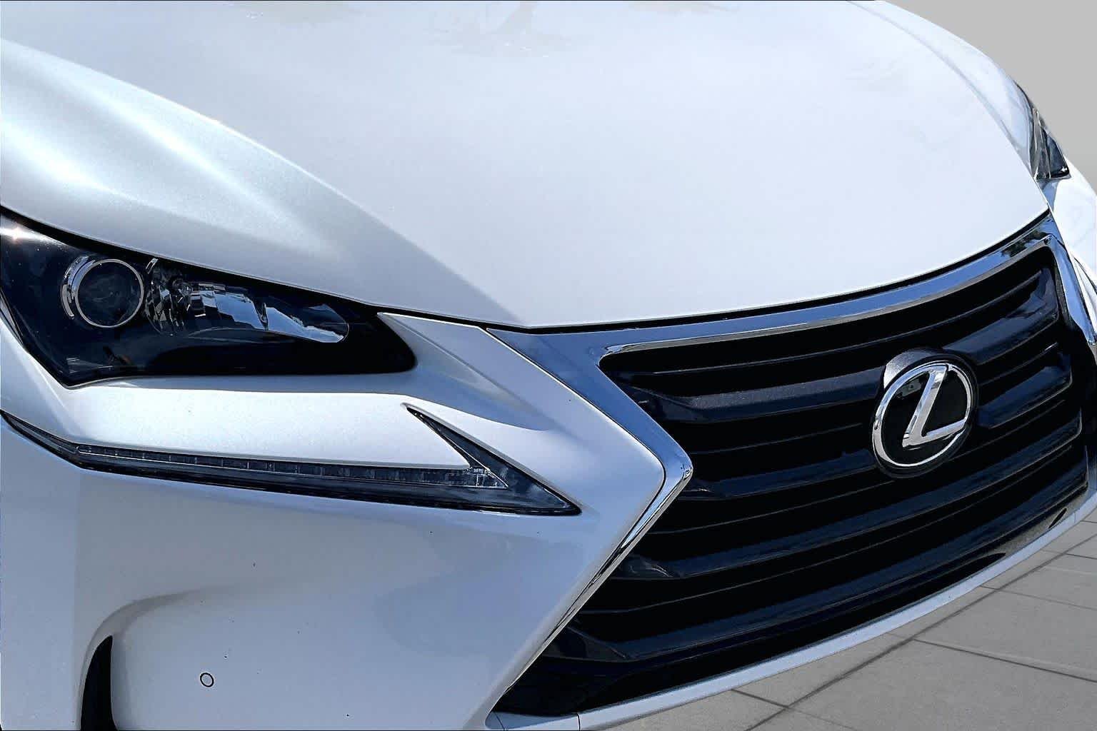 Used 2017 Eminent White Lexus  image 28