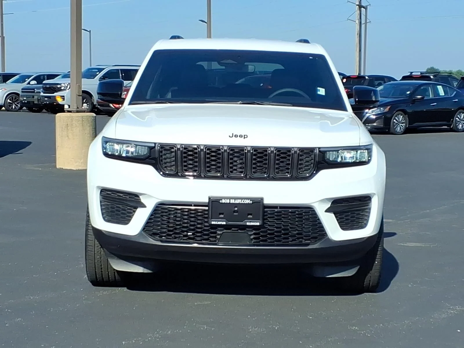 Used 2024 White Jeep Laredo image 15