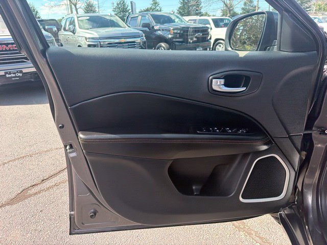 Used 2021 Granite Crystal Metallic Clearcoat Jeep Limited image 12