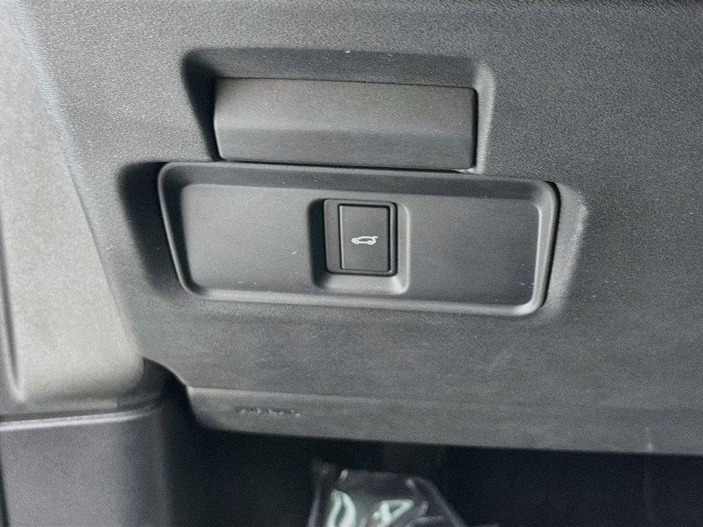 Used 2025 Black Land Rover S image 10