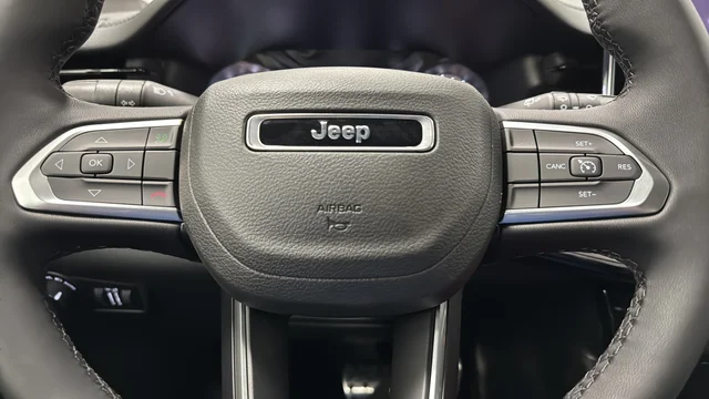 New 2026 Diamond Black Crystal Pearlcoat Jeep Latitude image 15
