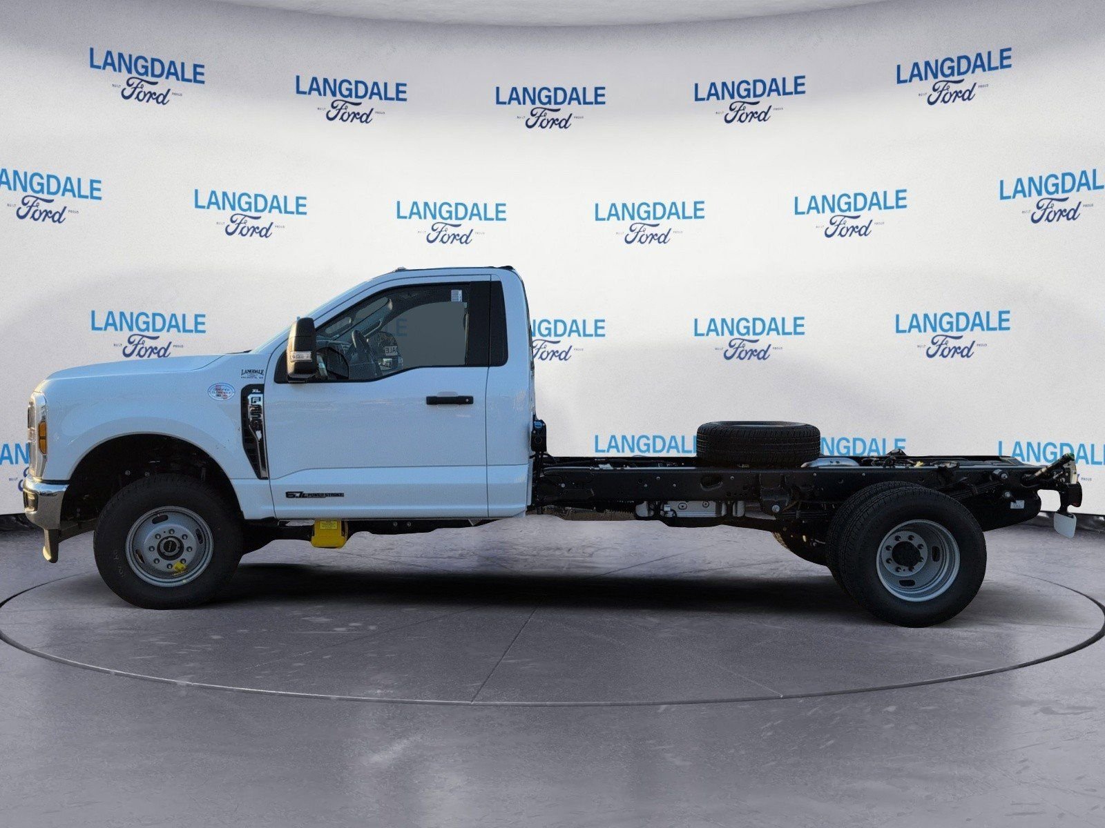 New 2026 Oxford White Ford XL image 9