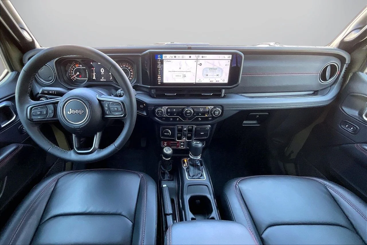 Certified Used 2025  Jeep Rubicon image 15