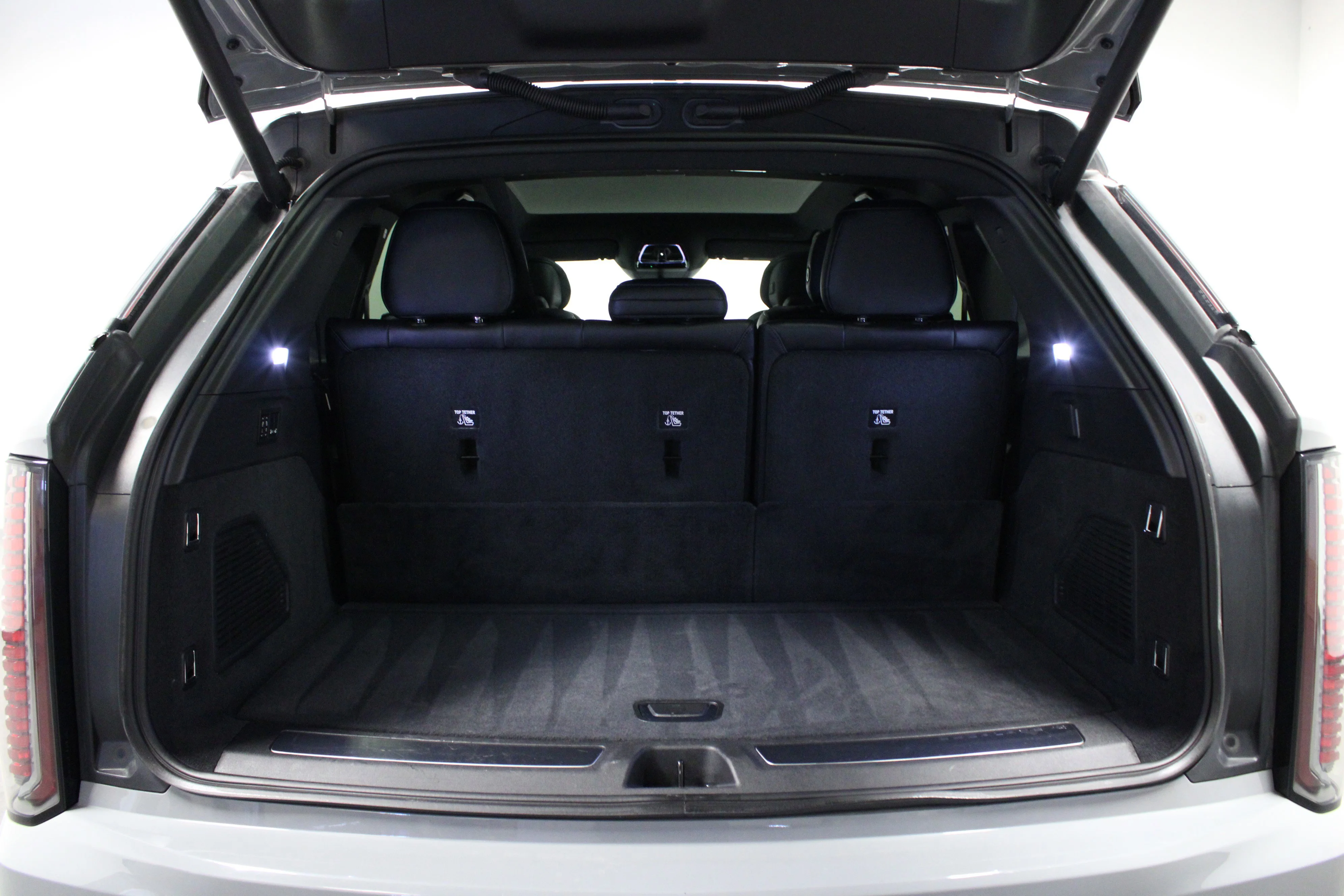 Used 2026 Luna Metallic Cadillac Sport image 15