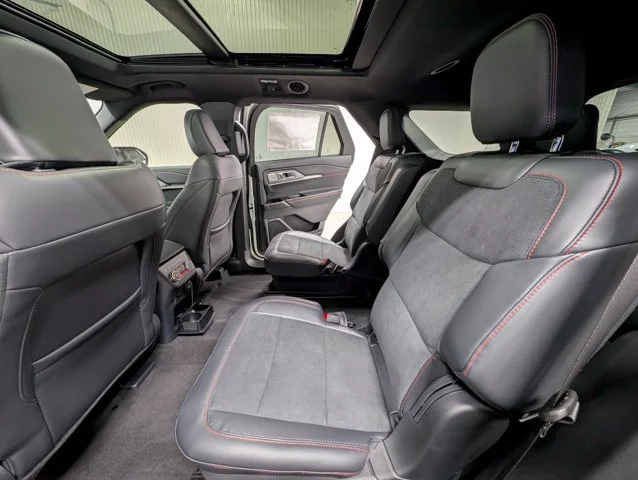 New 2027 Star White Metallic Tri-Coat Ford ST image 47