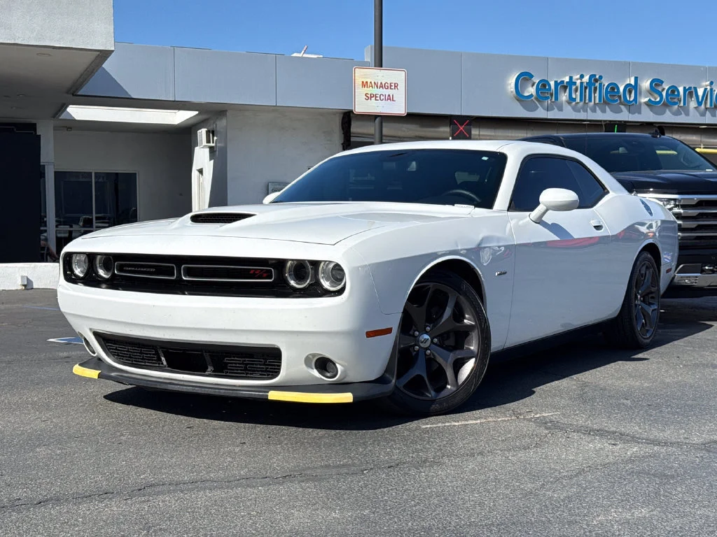 Used 2019  Dodge R/T image 2