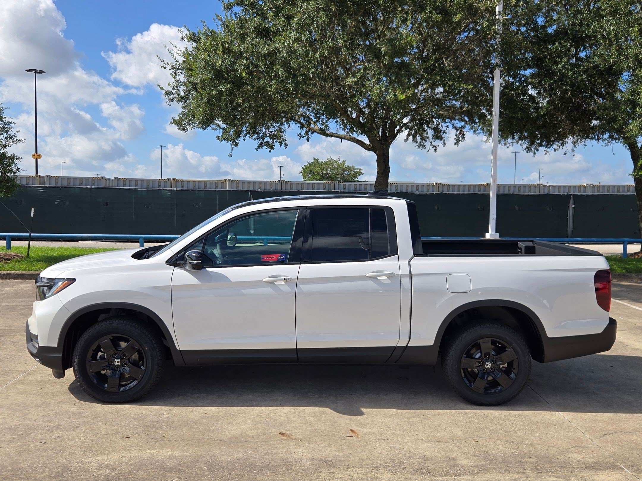 New 2026 Platinum White Pearl Honda Black Edition Two-Tone image 6