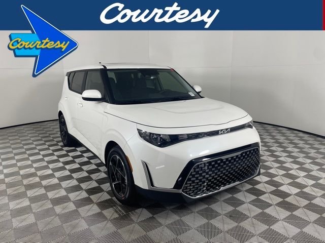 Used 2023 White Kia EX image 1