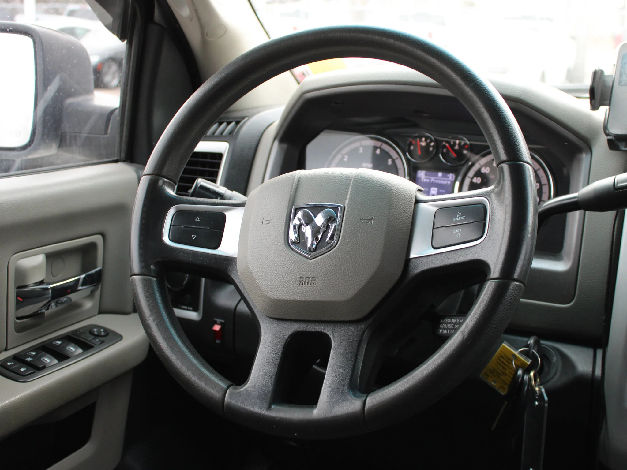 Used 2010 White Dodge SLT * Mechanics Special | HEMI V8 | RamBox | Remote Start | Tonneau Cover image 4