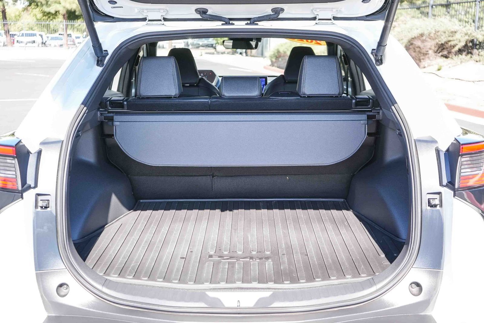 Certified Used 2025 Pearl Toyota XLE image 30