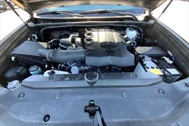 Certified Used 2023 MAGNETIC GRAY MET. Toyota  image 32