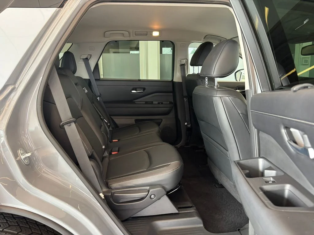 Used 2022 Gray Nissan SL image 25