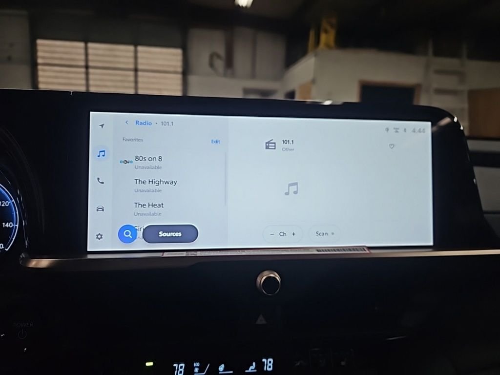 2025 Toyota Crown Signia XLE - Photo 23