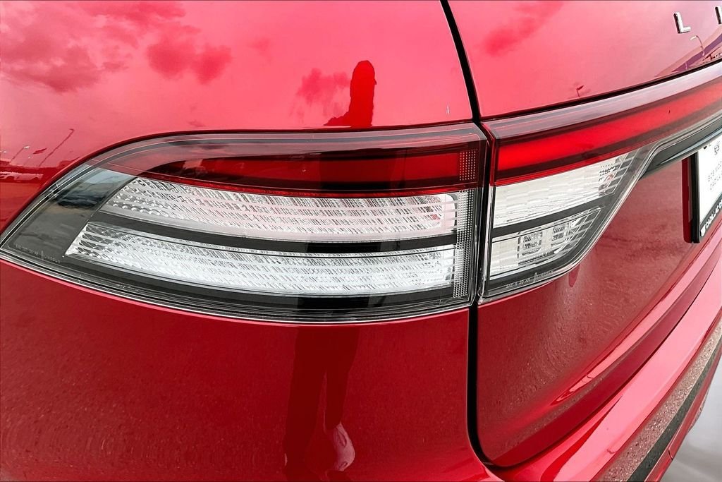 Used 2025 Red Lincoln Reserve image 32