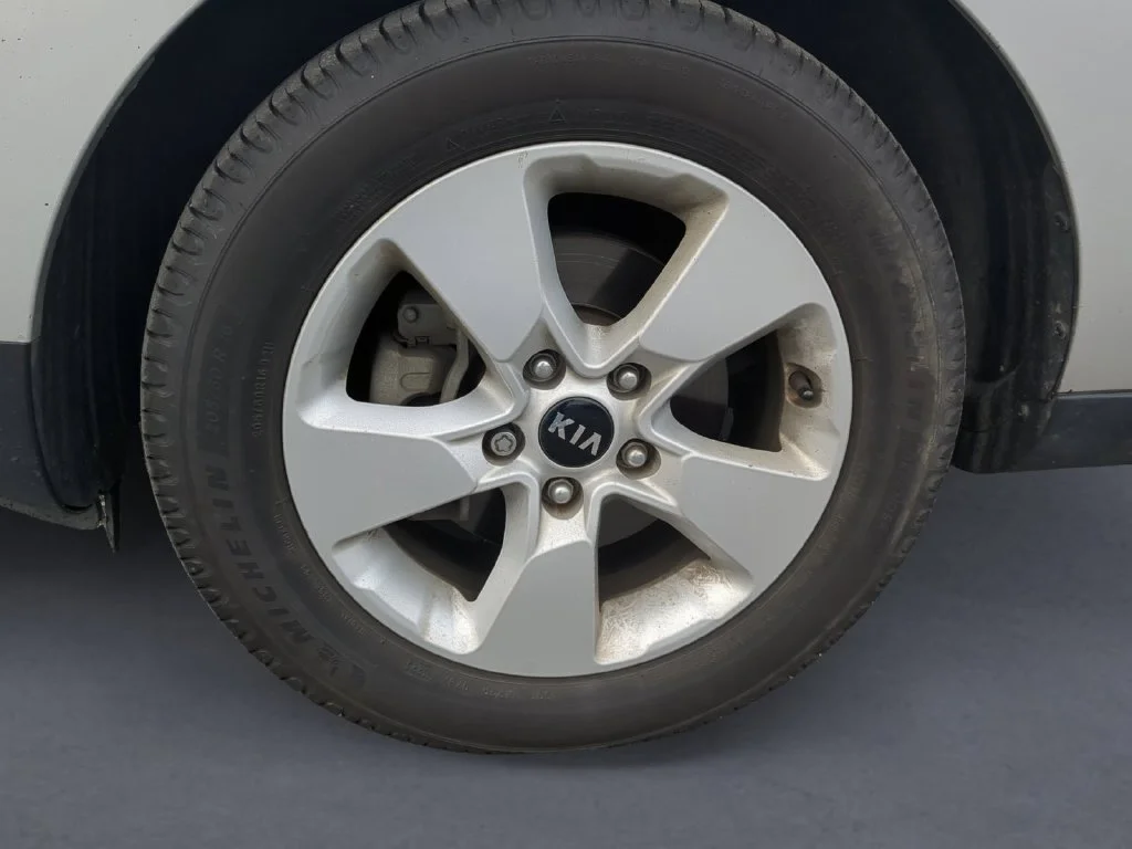Used 2019 Silver Kia Base image 11