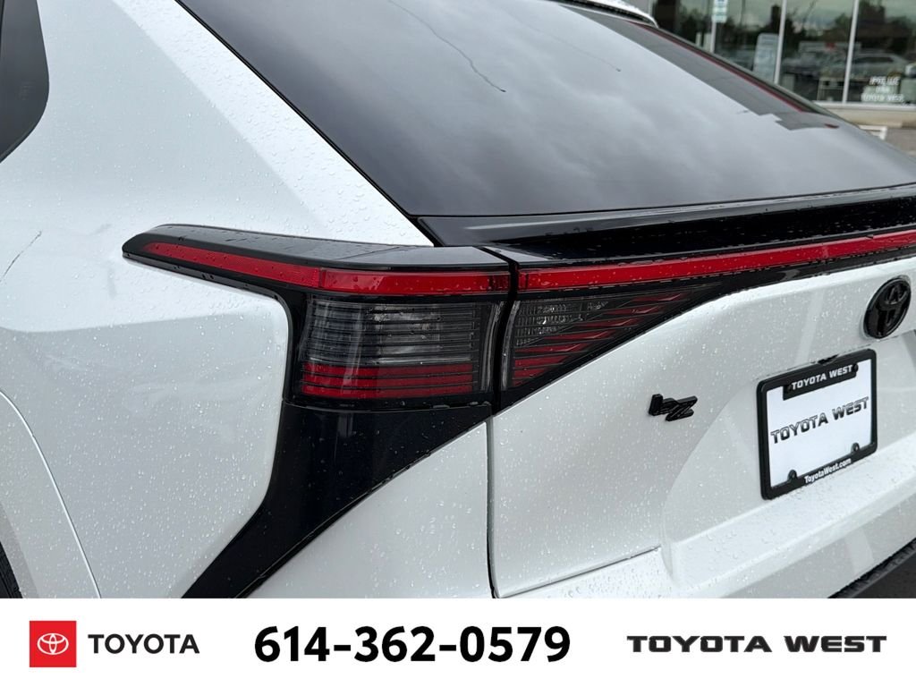 New 2026 Wind Chill Pearl Toyota XLE image 13