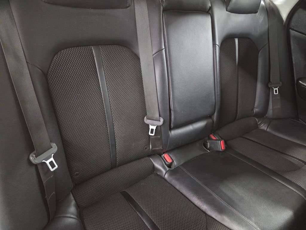 Used 2019 White Kia S image 19