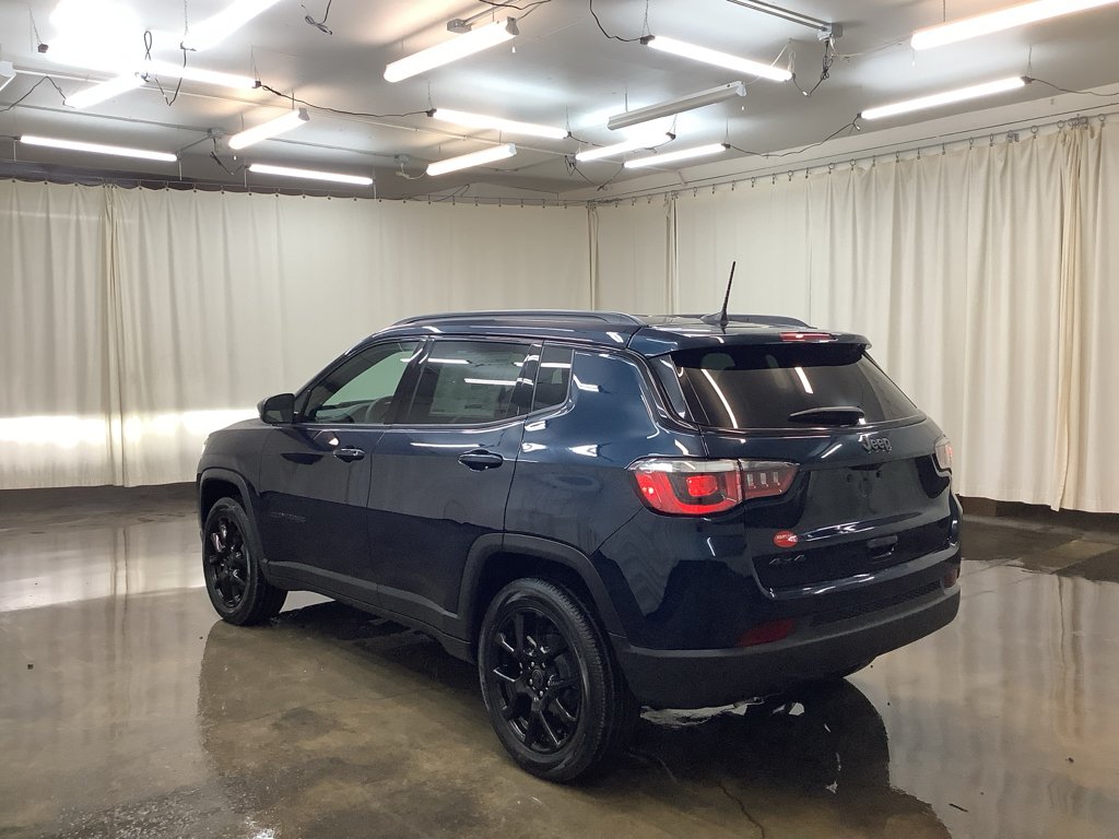 New 2026 Fathom Blue Pearl-Coat Exterior Paint Jeep Latitude image 8