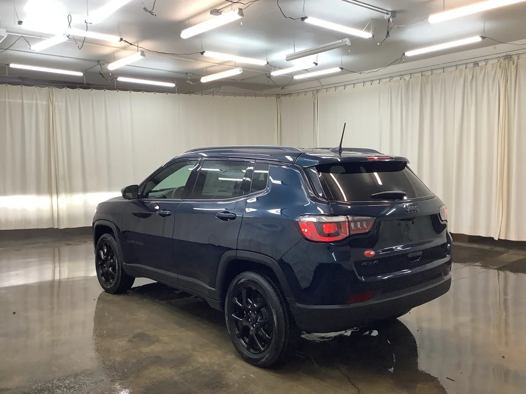 New 2026 Fathom Blue Pearl-Coat Exterior Paint Jeep Latitude image 8
