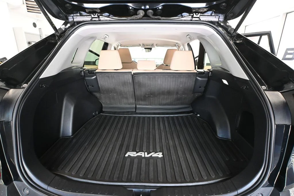 2022 Toyota RAV4 LE - Photo 38