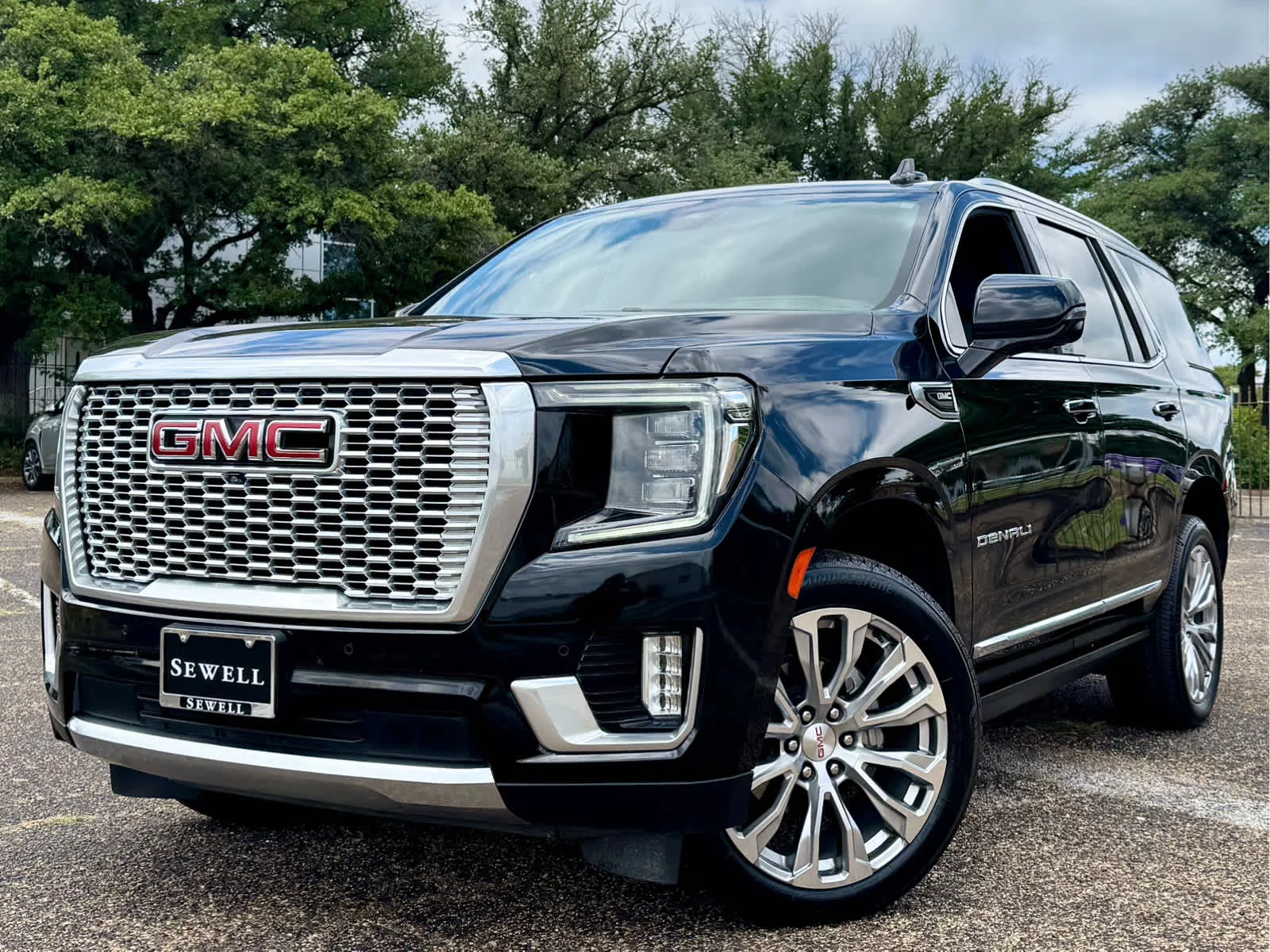 2024 GMC Yukon 4WD Denali's photo