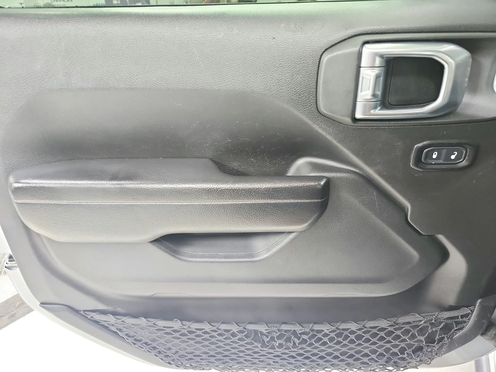 Used 2022 Silver Jeep Mojave image 32