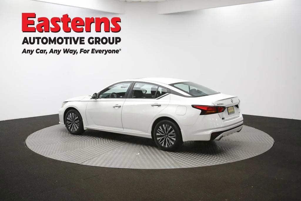 Used 2024 White Nissan 2.5 SV image 63
