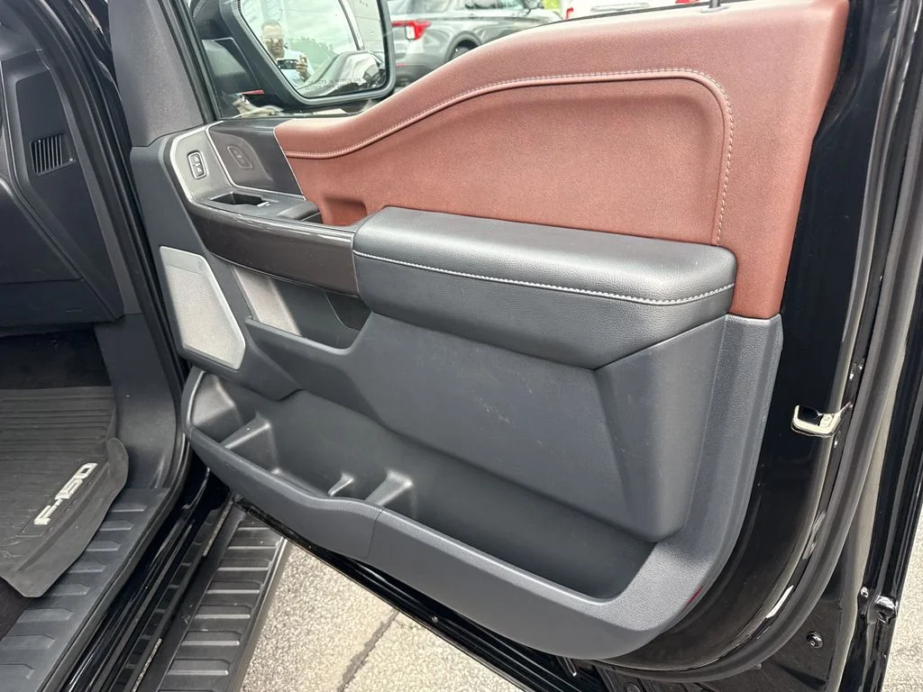 Used 2022 Agate Black Metallic Ford Lariat image 32