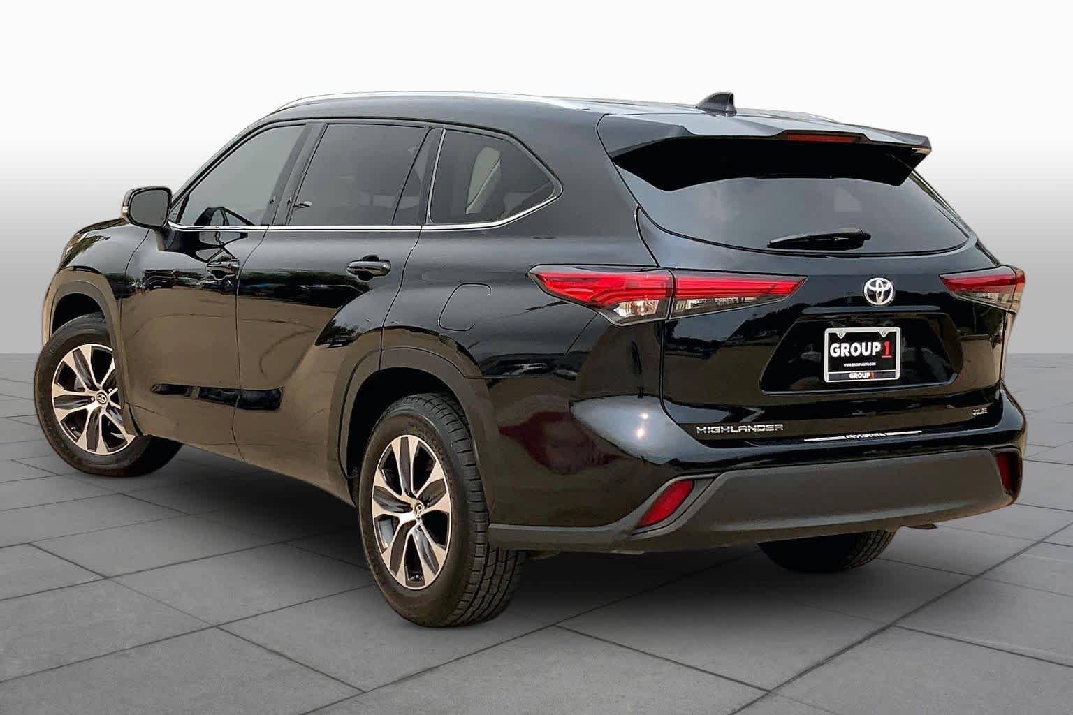 Used 2021 Midnight Black Metallic Toyota XLE image 12